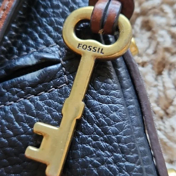 Fossil black and brown pebbled leather crossed bag - Picture 2 of 14